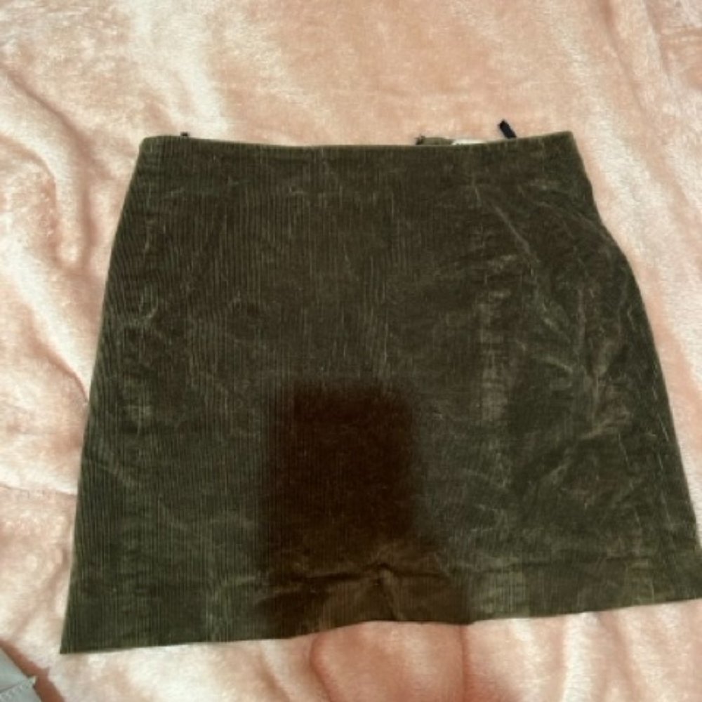 ARITZIA - SUNDAY BEST - SIZE 8 - GREEN/OLIVE SKIRT - CORDUROY